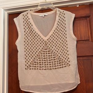 Anthropologie – – Sleeveless, boxy blouse with side slits.